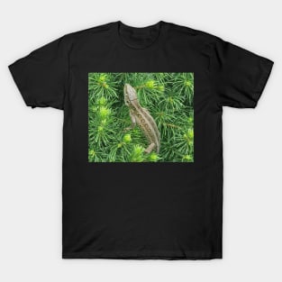 gray lizard on a green tree T-Shirt